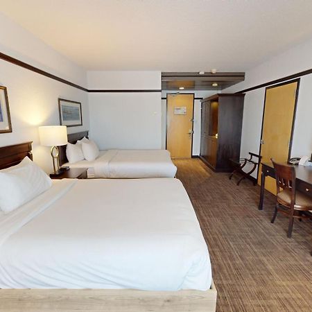 Chicoutimi Hotel Le Montagnais מראה חיצוני תמונה