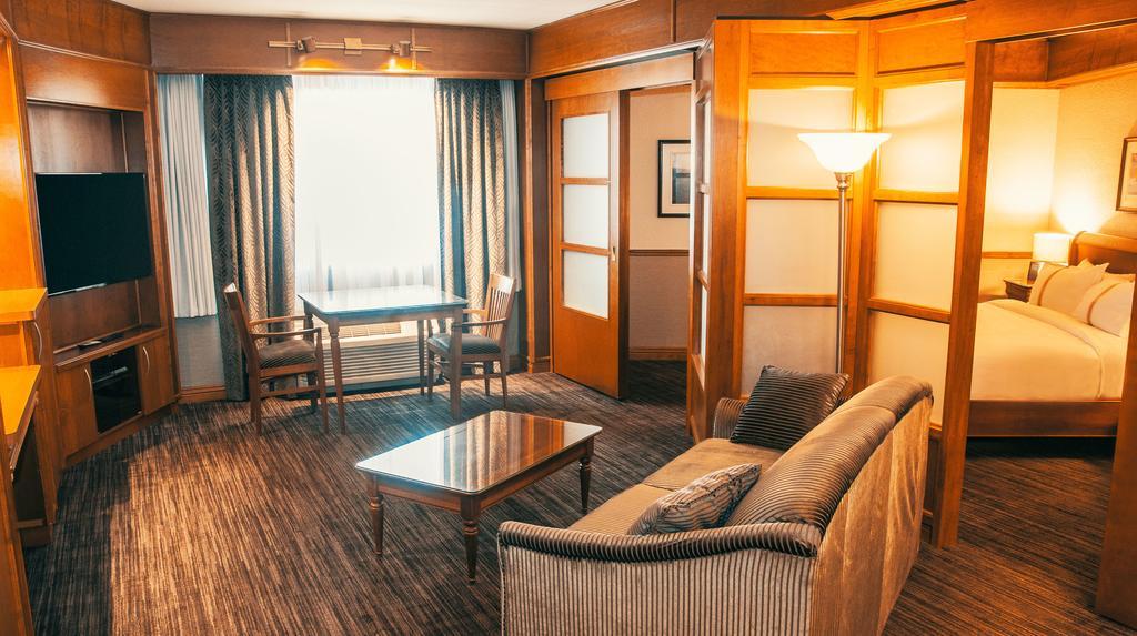 Chicoutimi Hotel Le Montagnais מראה חיצוני תמונה