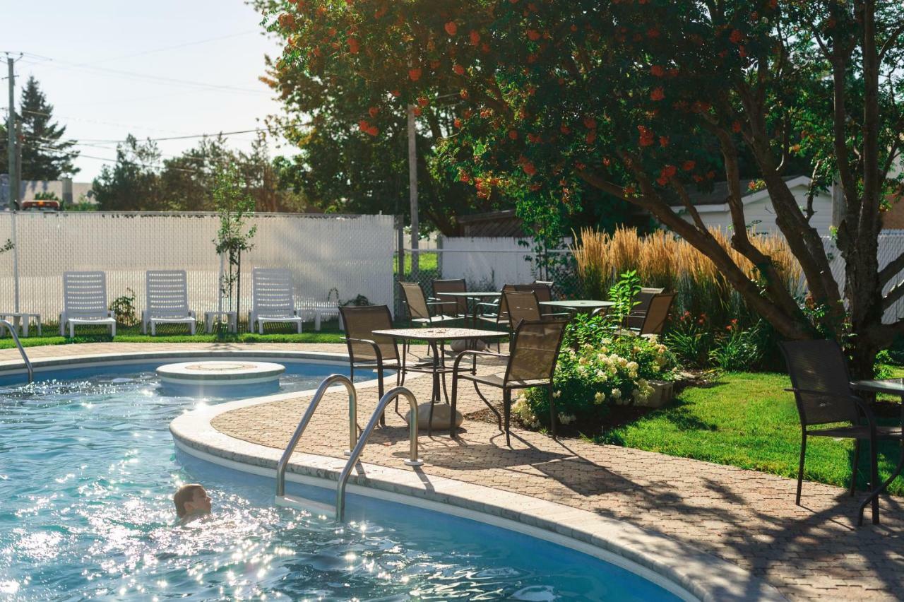 Chicoutimi Hotel Le Montagnais מראה חיצוני תמונה