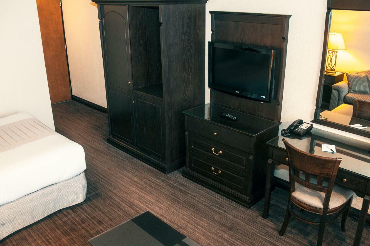 Chicoutimi Hotel Le Montagnais מראה חיצוני תמונה